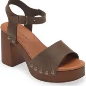 SOFIA MILANO Leather Chunky Heeled Sandals Size 9 B14A